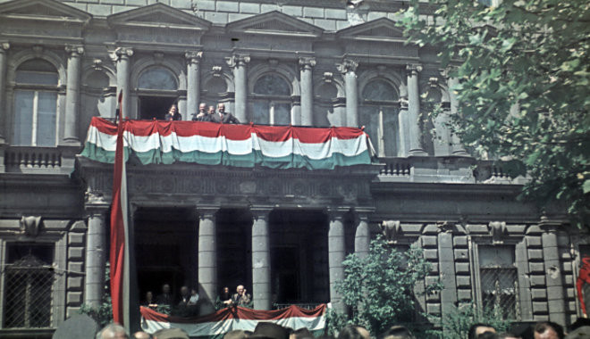 Végleg megszüntette a királyi hatalmat Magyarországon a második köztársaság kikiáltása