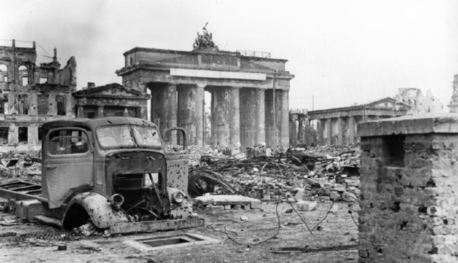 Fülsiketítő csönddel zárult Berlin ostroma