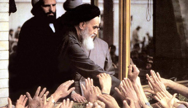 Homeini ajatollah gyújtó szavára lobbant fel az iráni iszlám forradalom