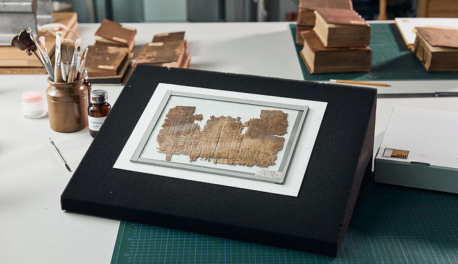 Az egyiptomi Ptolemaioszok idején már könyveket készíthettek papiruszból