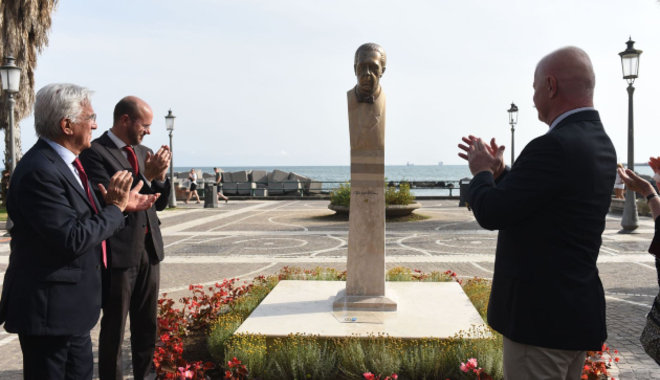 Márai Sándor szobrát avatták fel az olaszországi Salerno városában
