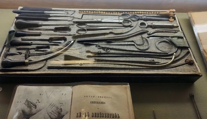 A sebészeti szközök fejlődését követhetjük végig a Semmelweis Orvostörténeti Múzeum kiállításán