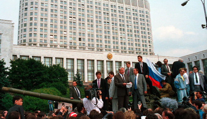 A sikertelen puccs, amely mégis megbuktatta Gorbacsovot és a Szovjetuniót