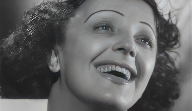 Párizs utcáiról jutott a fénybe és csillogásba Édith Piaf