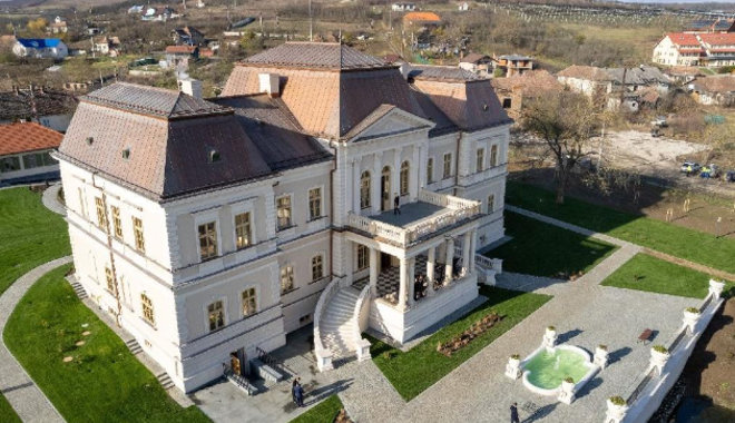 Újra régi fényében ragyoghat az erdélyi Bánffy-kastély