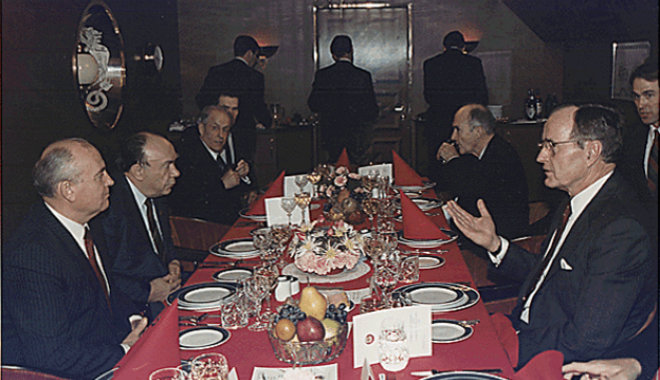 Konkrétumok nélkül, de a hidegháború végének reményével zárult a máltai találkozó