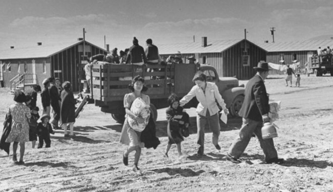 Sivatagi internálótáborokba zárta az USA az „ellenséges idegennek” titulált lakosait