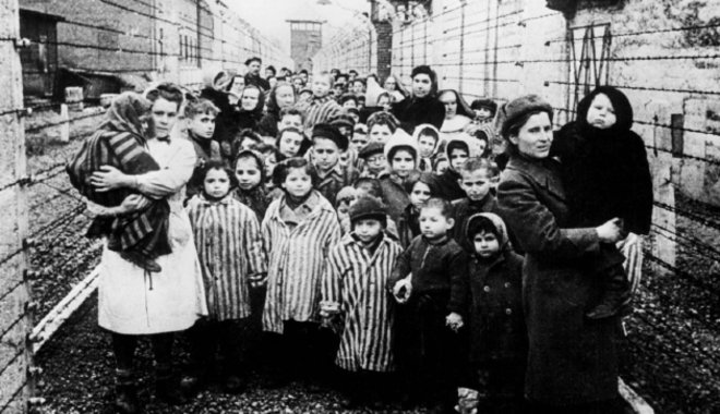 A holokauszt áldozataira emlékezünk a mai napon