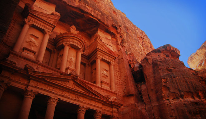 Rejtély, hogy kik lakták több évszázadon át Petra sziklába vájt városát