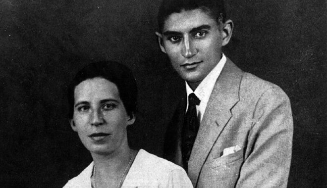 Halála előtt műveinek elégetésére kérte barátját Franz Kafka