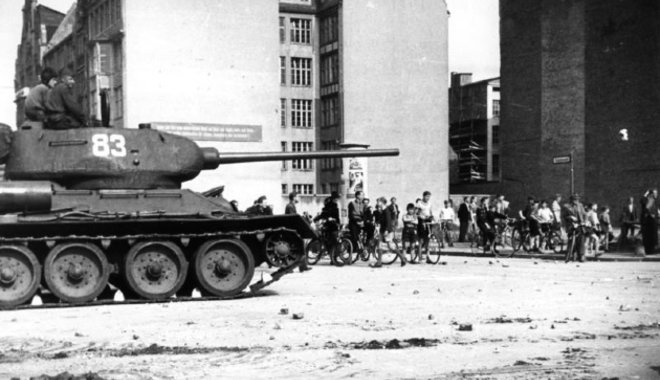 Nem enyhítettek a munkások terhein, felkelés tört ki az NDK-ban
