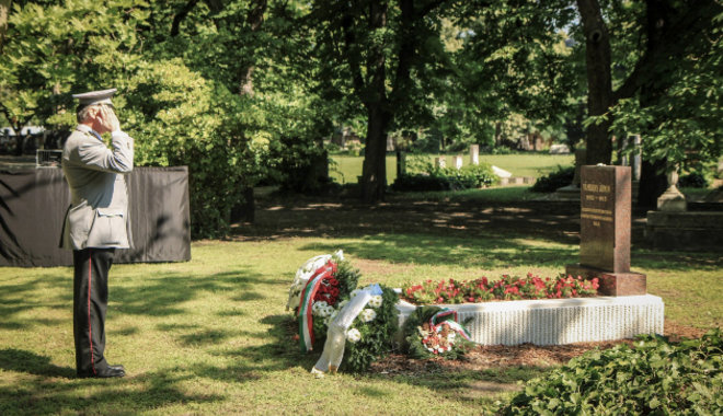Átadták Vámbéry Ármin és Németh Gyula felújított síremlékét