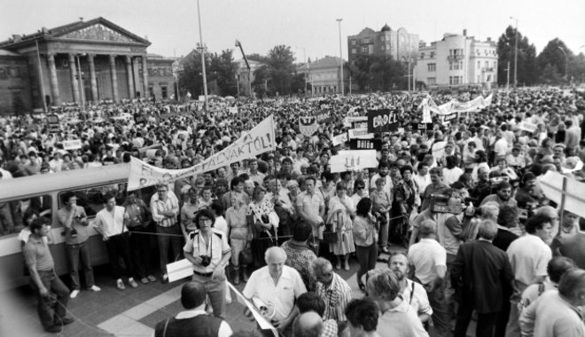1956 óta a legnagyobb spontán tömegmegmozdulás volt a falurombolás elleni tüntetés