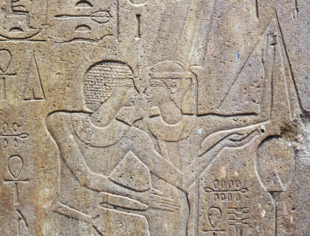 Utódai, többek között mostohafia, ki akarták törölni Hatsepszut emlékét a történelemből. A képen látható reliefet halotti templomáról verték le.