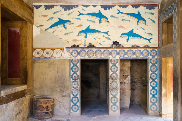 Delfineket ábrázoló freskó az ún. királynéi fürdőből a knósszoszi palotában
