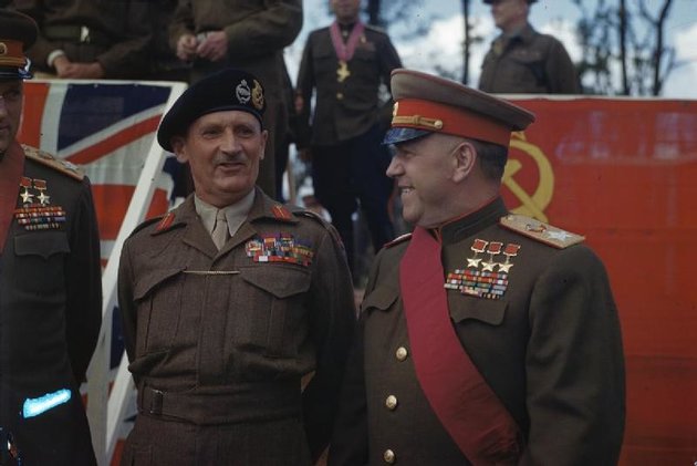 Zsukov Montgomery tábornokkal 1945. július 12-én (Berlin)