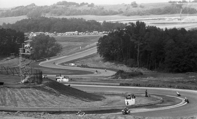 A pályát 1986. június 15-én a Drapál János motoros emlékversennyel avatták fel (Kép forrása: Fortepan / Urbán Tamás)