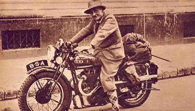 Motorkerékpárjával 1934-ben európai körutat tett