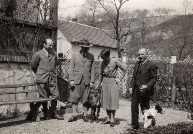 Kittenberger Kálmán (a kép jobb szélén) nagymarosi otthona, 1932 (Kép forrása: Fortepan/ Palotai Klára)