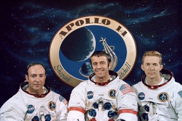 Az Apollo–14 legénysége, középen Alan Shepard