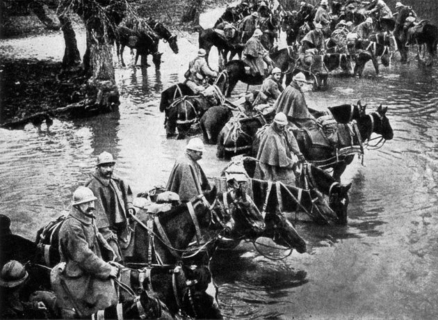 Francia csapatok átkelése egy folyón Verdun felé