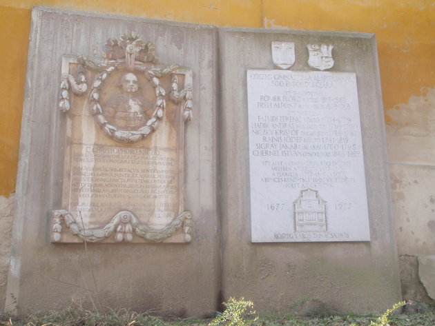 Kőszeg - Az egykori bencés gimnázium emléktáblája őrzi a nevét