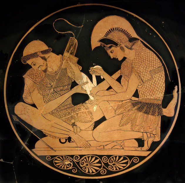 Akhilleusz a nyíl által megsebesített Patroklosz segítségére sietett – akkor még sebtapasz nélkül 