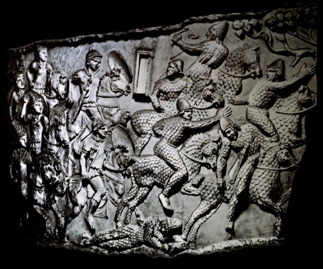 Római katonák harca szarmata lovasokkal Traianus oszlopán