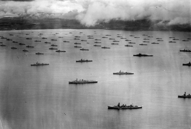 A brit tartalékflotta 133 hajója a dél-angliai Weymouth-öbölben, 1939.