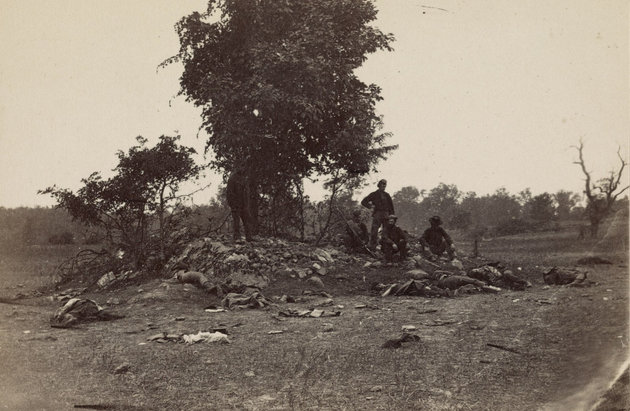 Temetésre készülődő katonák az antietami csata után 