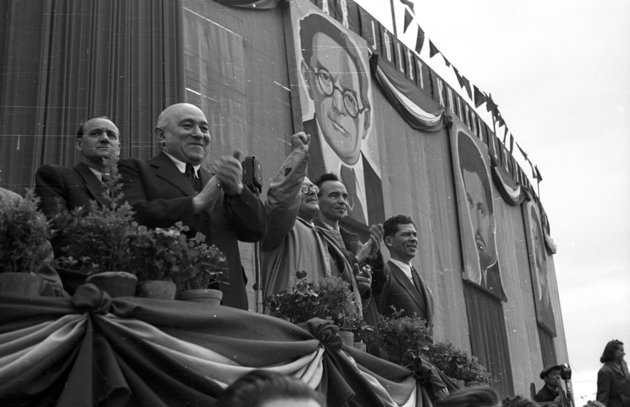 Rákosi Mátyás, Szakasits Árpád, Rajk László és Marosán György a május 1-i ünnepségen, 1947 (fortepan/Berkó Pál)