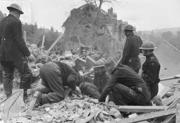 London egy bombázás után, 1944