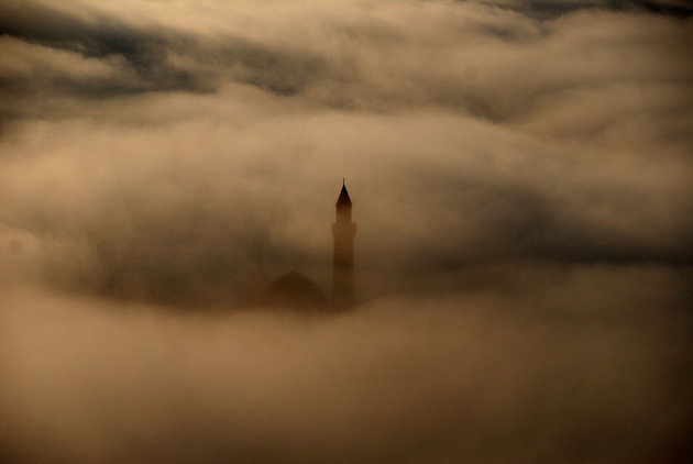 Az Oszmán Birodalom nagyságának egyik jelképe, a kelet-törökországi Isak pasa szeráj a reggeli ködben.