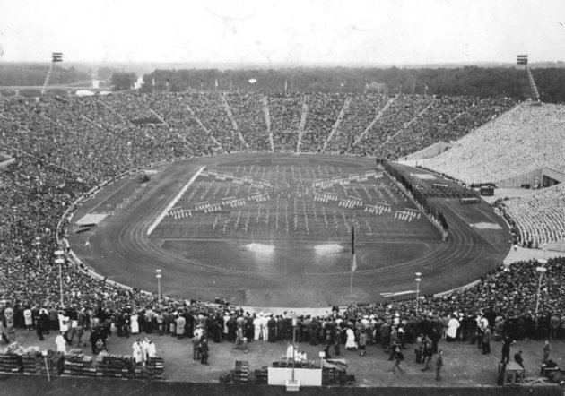 A lipcsei Zentralstadion avatási ünnepsége 1956 nyarán (kép forrása: wikipédia / Bundesarchiv, Bild 183-40000-0226 / CC-BY-SA 3.0)