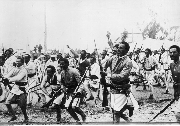 	 Az etióp haderő kezdetleges fegyverzetben vette fel a harcot a nyomasztó olasz túlerő ellen