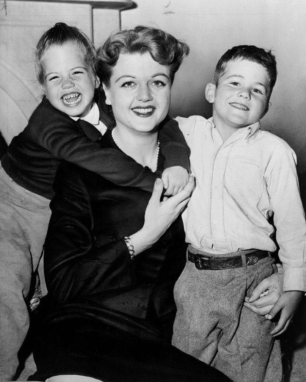 Angela Lansbury gyermekeivel 1957-ben
