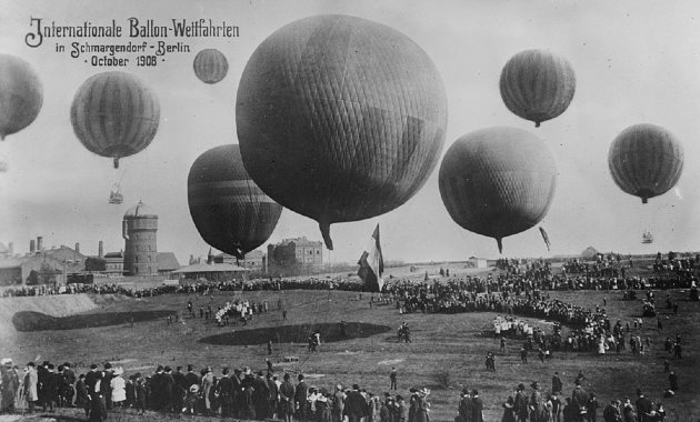 Egy 1908-as berlini ballonversenyről megemlékező képeslap