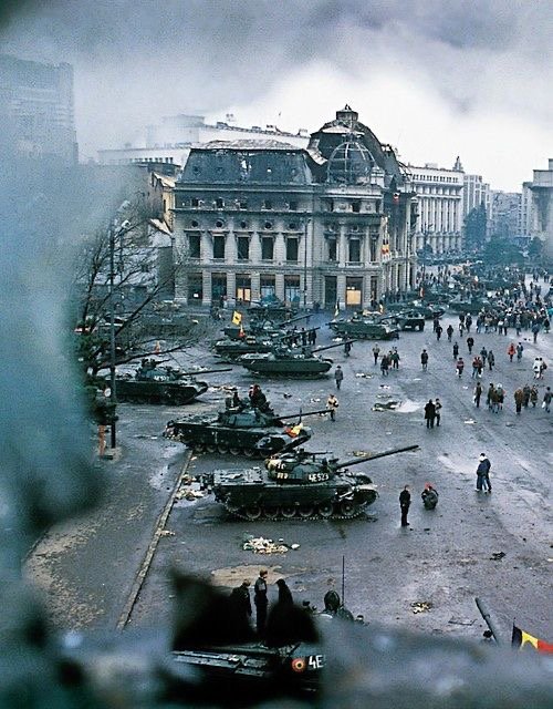 A bukaresti Forradalom tér, az Athénée Palace Hotel ablakából fényképezve (Wikipedia / Neoclassicism Enthusiast / CC BY-SA 4.0)