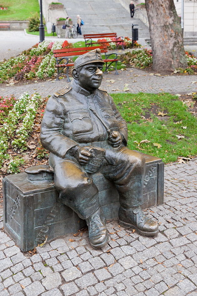 Josef Švejk szobra Przemyślben, Lengyelországban (Wikipedia / Marcin Konsek / CC BY-SA 4.0)