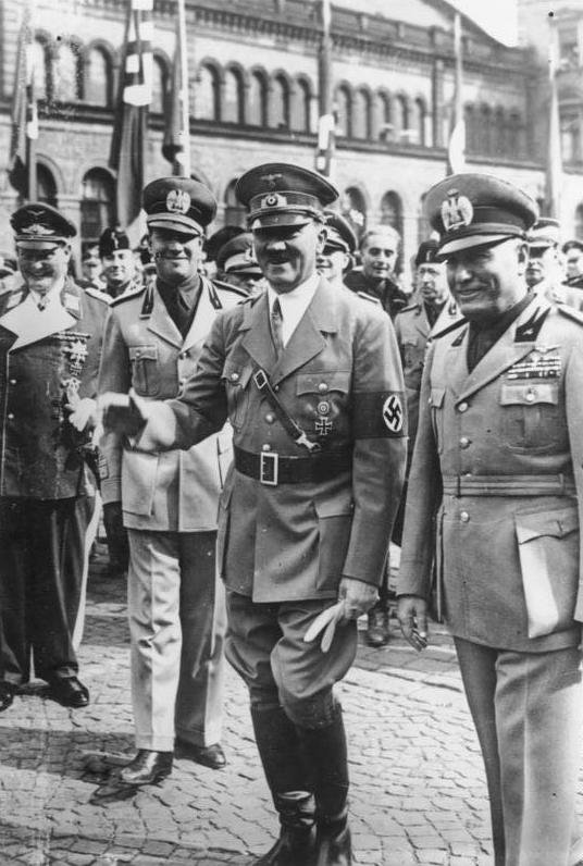 Mussolini és Hitler mögött balra Ciano és Göring (Bundesarchiv, Bild 183-H12940 / CC-BY-SA 3.0)