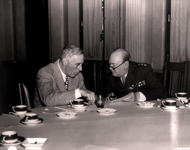 Roosevelt és Churchill kávészünetben sem hagyta abba a munkát
