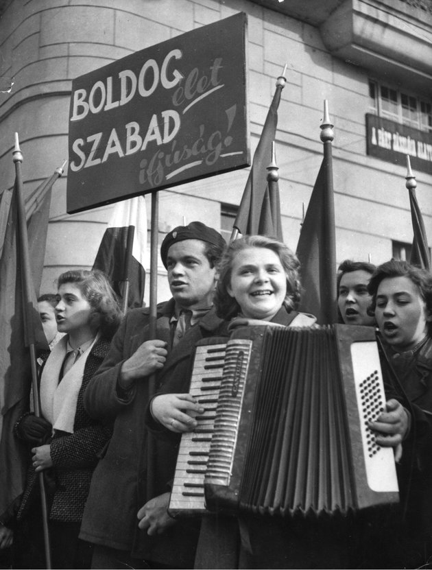 1950, Budapest, Petőfi tér - Március 15. tér sarok, március 15-i ünnepség résztvevői. (Fortepan / Bauer Sándor )