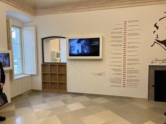 A modern kiállítás számos interaktív elemet tartalmaz, elősegítve Benczúr Gyula életművének új szemszögből való megértését (kép forrása: Múlt-kor / Pásztor Kristóf)