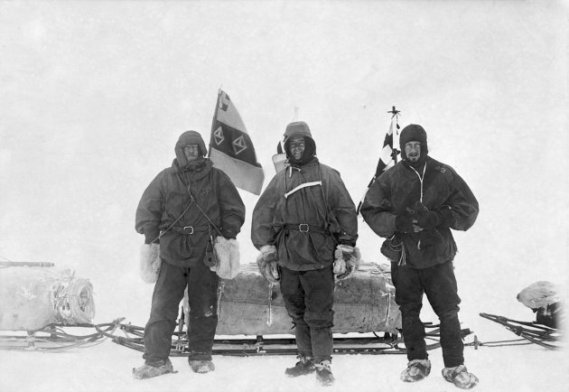 Shackleton (balra) és csapata 1902-ben