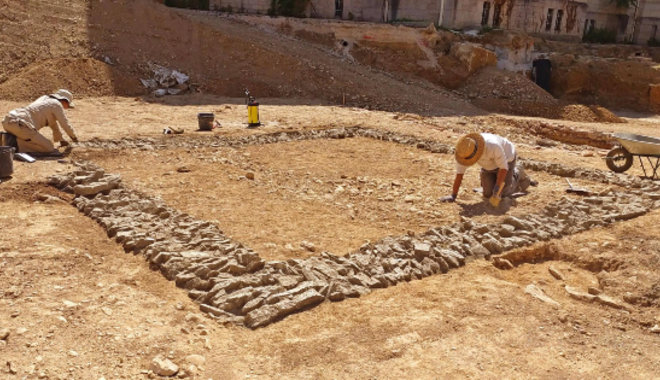 Ősi titkok a Saint-Bénigne apátság kertje alatt