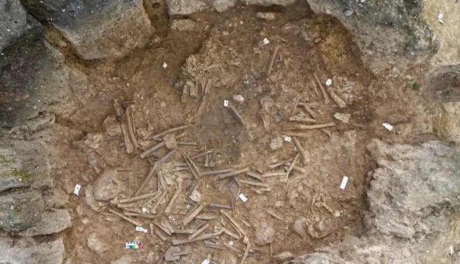 1200 éves temetkezési kőkorsót fedeztek fel Laoszban