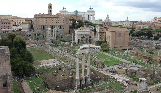 A politikai irányítást szolgálta a Forum Romanum átépítése