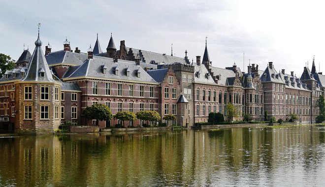 Impozáns épületegyüttes maradványai rejtőztek a holland parlament alatt
