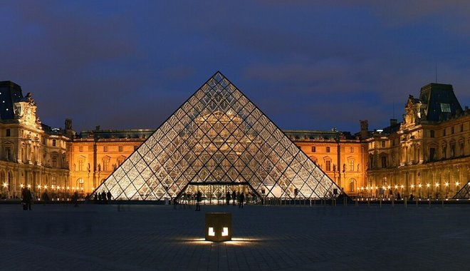 Nemzetközi bűnhálózat állhat a Louvre kifosztása mögött