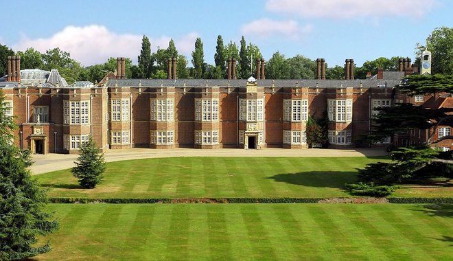 Tudor-kori alagutakra bukkantak egy essexi iskola területén